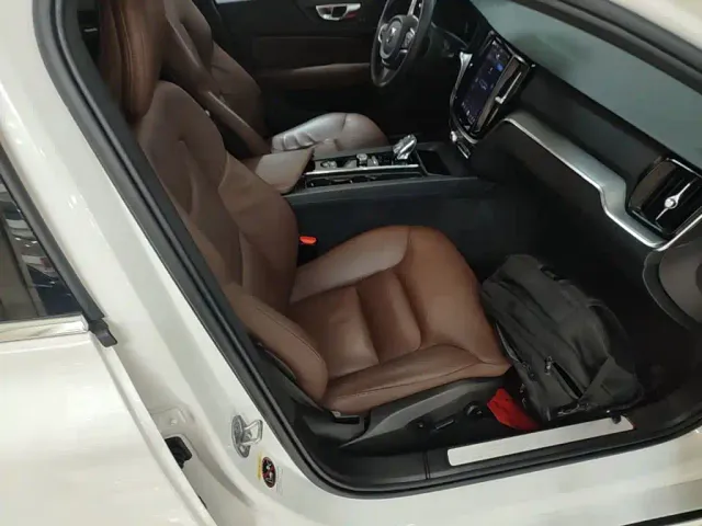 Volvo S60 — Фото автомобиля 24