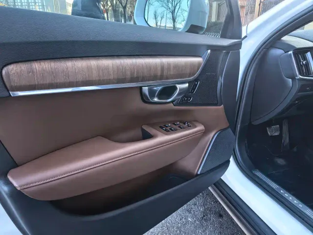 Volvo V90 — Фото автомобиля 12