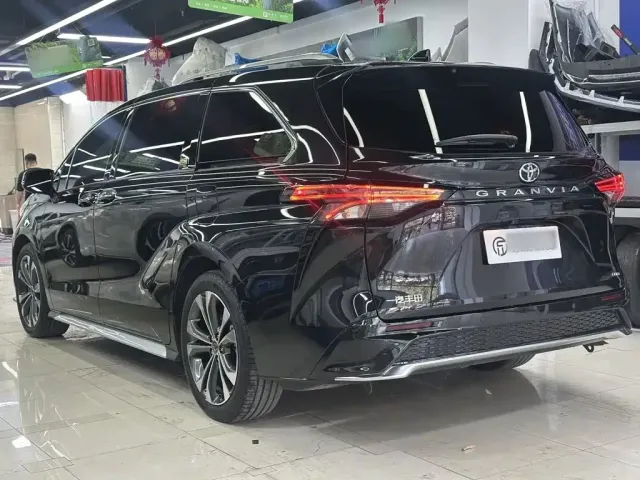 Toyota Granvia — Фото автомобиля 20
