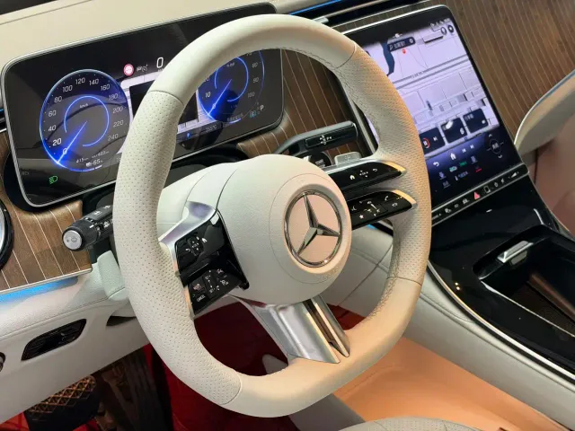 Mercedes-Benz EQE SUV — Фото автомобиля 4