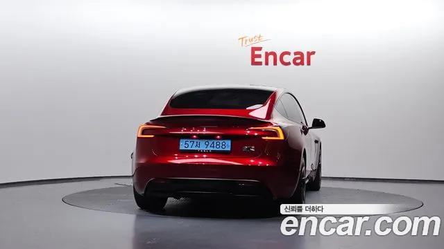 Tesla Model 3 — Фото автомобиля 4