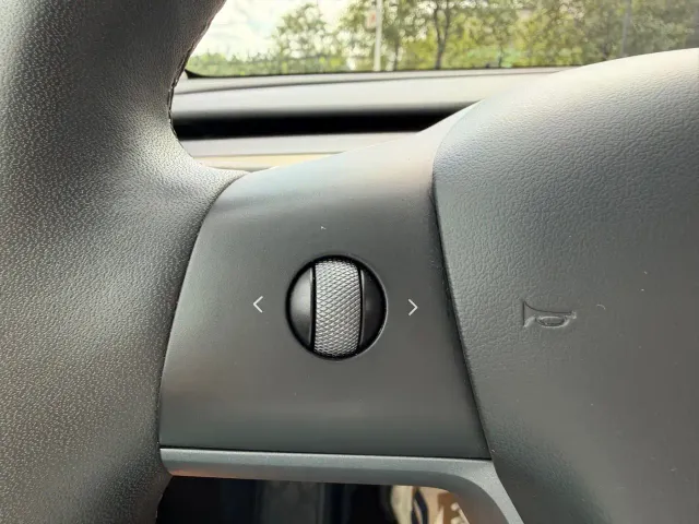 Tesla Model Y — Фото автомобиля 12