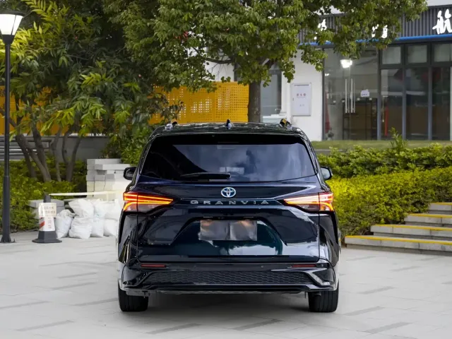 Toyota Granvia — Фото автомобиля 5