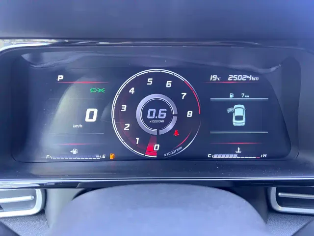 Hyundai Elantra — Фото автомобиля 14