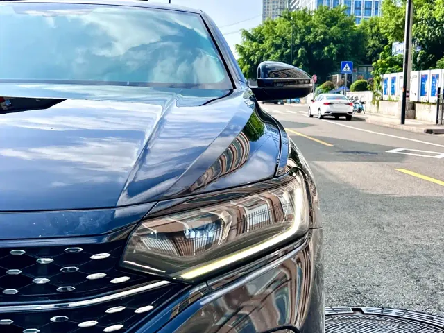 Volkswagen Passat — Фото автомобиля 4