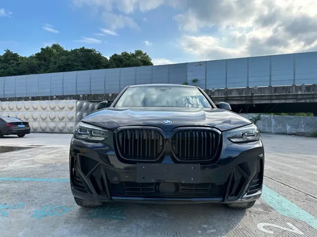BMW iX3 — Фото автомобиля 2