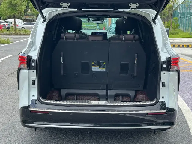 Toyota Sienna — Фото автомобиля 17
