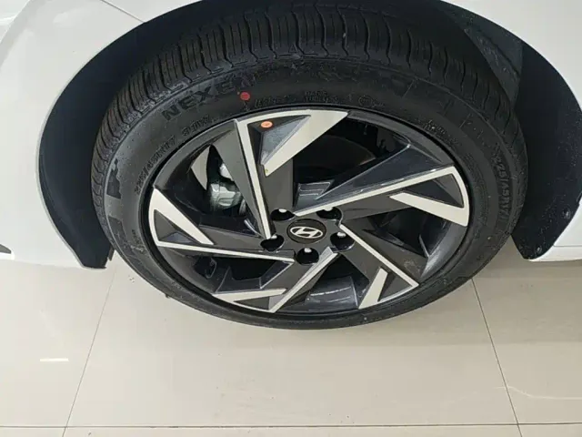 Hyundai Elantra — Фото автомобиля 24