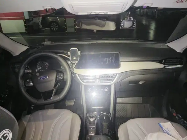 Ford Escape — Фото автомобиля 12