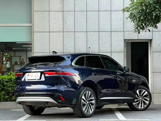 Jaguar F-Pace — Фото автомобиля 5