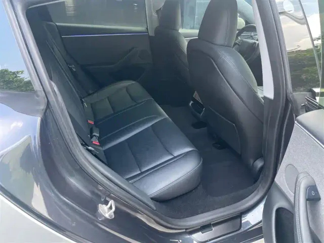 Tesla Model 3 — Фото автомобиля 14