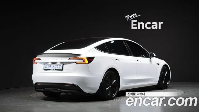 Tesla Model 3 — Фото автомобиля 2