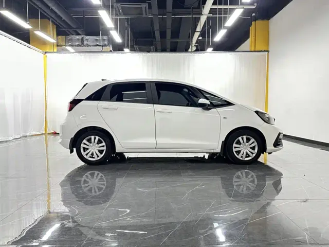 Honda Fit — Фото автомобиля 7
