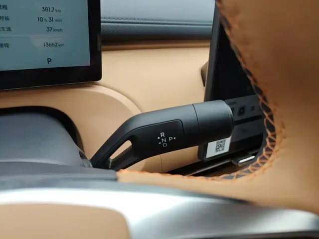 Geely Galaxy Starship 7 EM-i — Фото автомобиля 13