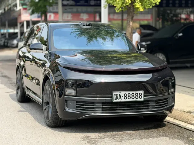 Li Auto L8 — Фото автомобиля 3