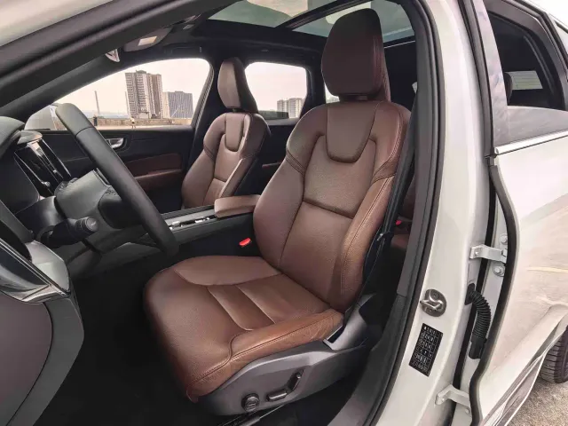 Volvo XC60 — Фото автомобиля 20