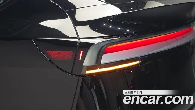 Tesla Model Y — Фото автомобиля 7
