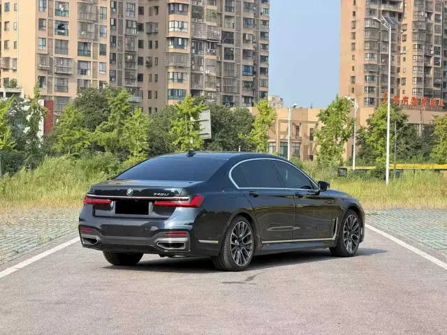 BMW 7 Series — Фото автомобиля 3