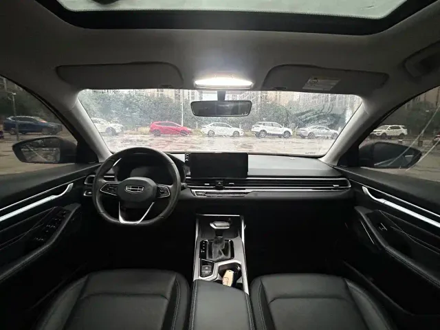 Geely Emgrand — Фото автомобиля 13