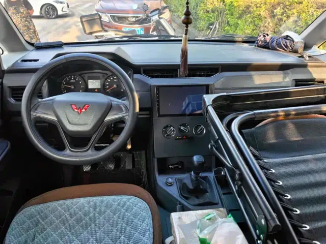 Wuling Hongguang Plus — Фото автомобиля 12