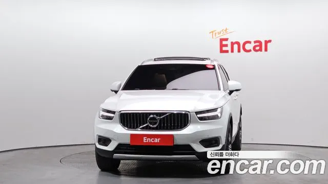 Вольво XC40 B4 Inscription — Фото автомобиля 3