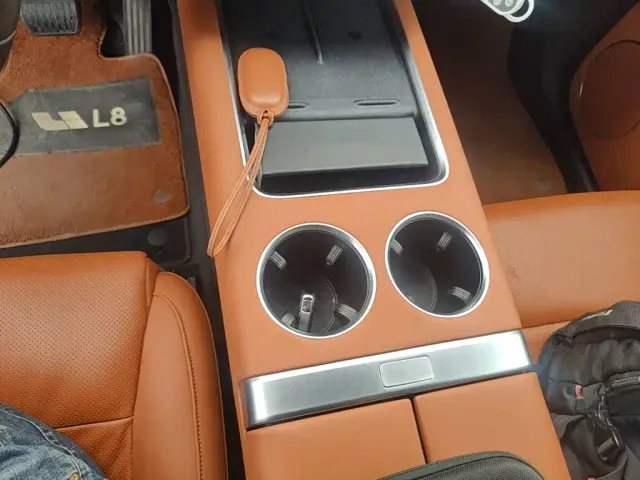Li Auto L8 — Фото автомобиля 13