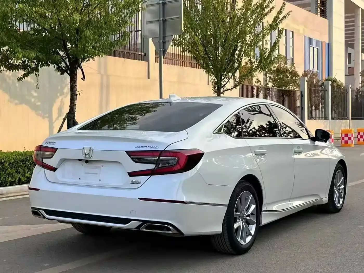 Honda Accord 2022 260TURBO Luxury Edition — Фото автомобиля 7