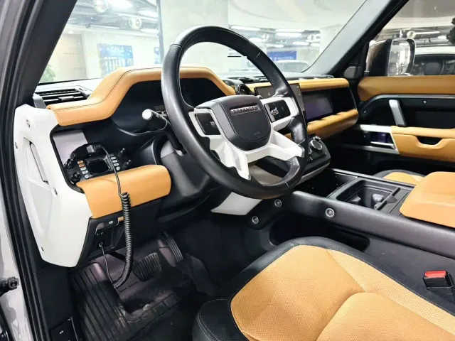 Land Rover Defender — Фото автомобиля 6