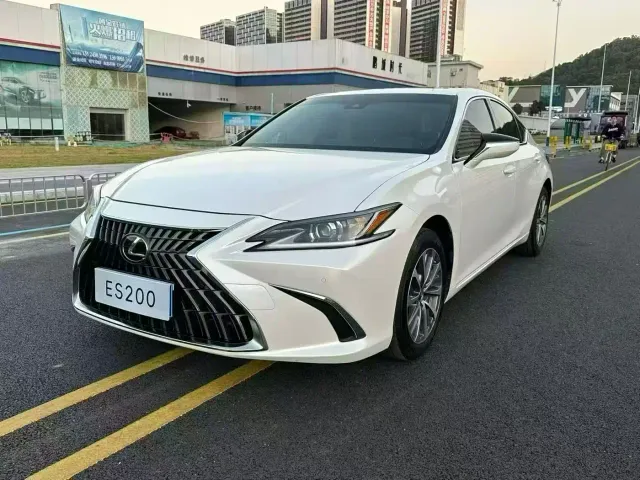 Фотография автомобиля — Lexus ES