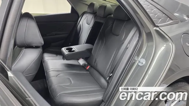 Hyundai AVANTE Новый Avante (CN7) — Фото автомобиля 12