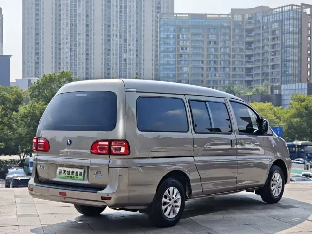 Forthing Lingzhi — Фото автомобиля 3