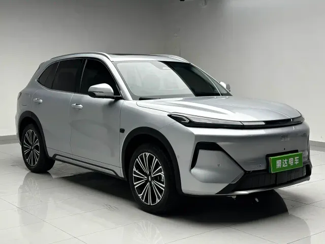 Geely Galaxy Starship 7 EM-i — Фото автомобиля 3