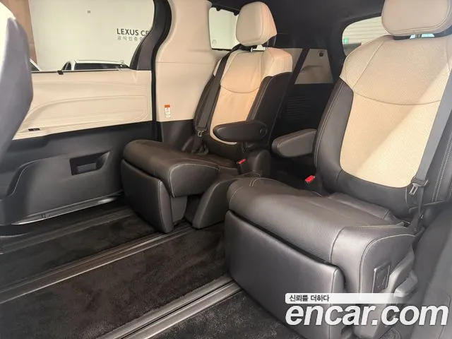 Toyota Sienna Generation 4 — Фото автомобиля 12