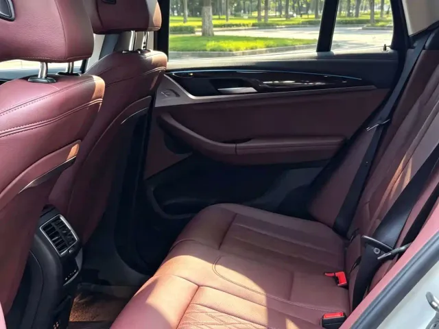 BMW iX3 — Фото автомобиля 6