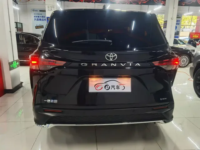 Toyota Granvia — Фото автомобиля 4