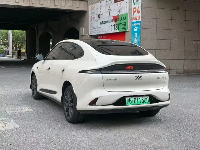 IM Motors LS6 — Фото автомобиля 9