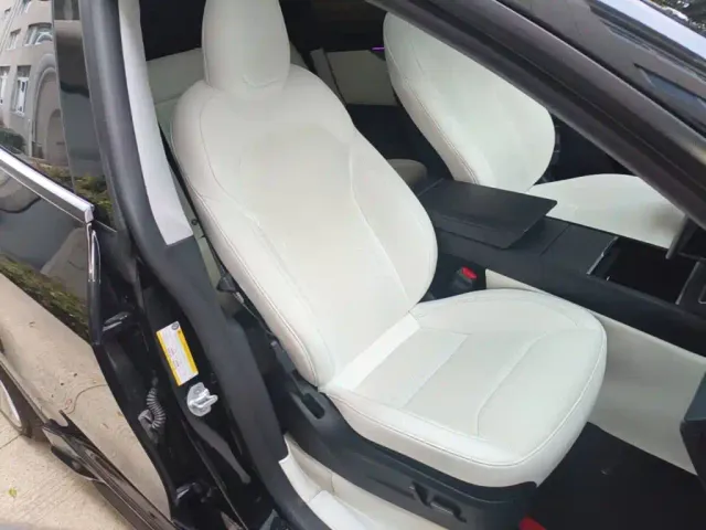 Tesla Model Y — Фото автомобиля 24