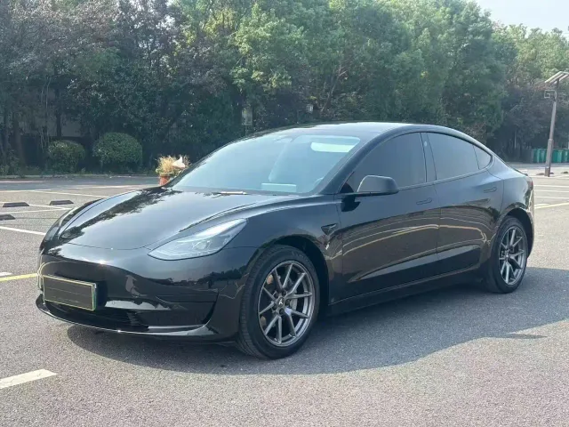 Фотография автомобиля — Tesla Model 3