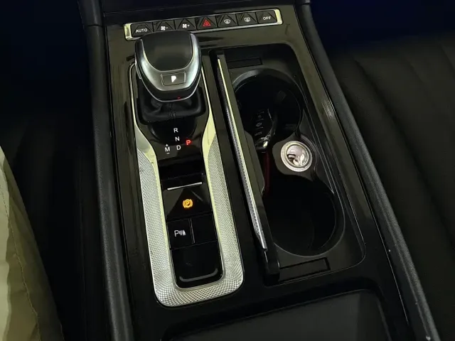 Hongqi H5 — Фото автомобиля 14