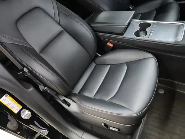 Tesla Model Y — Фото автомобиля 24