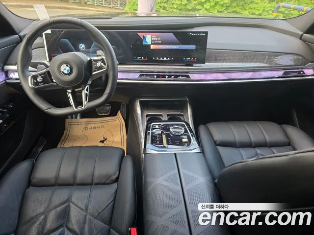 BMW 7-Series 7 серия (G70) 740i xDrive M Sport — Фото автомобиля 4