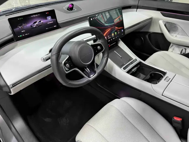 Luxeed S7 — Фото автомобиля 8