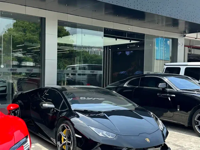 Фотография автомобиля — Lamborghini Huracan