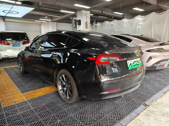 Tesla Model 3 — Фото автомобиля 18
