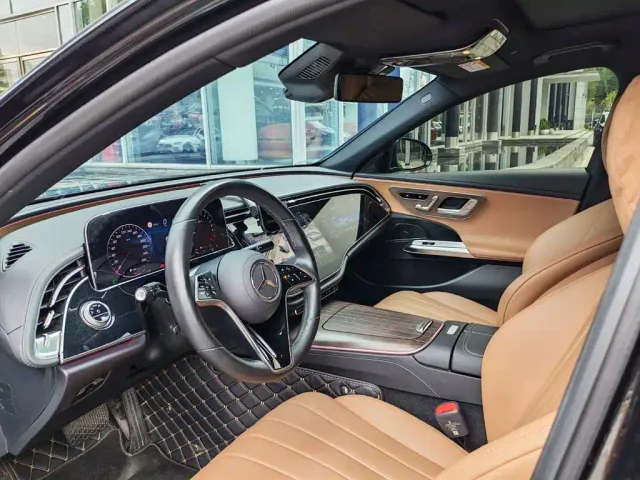 Mercedes-Benz E-Class — Фото автомобиля 5