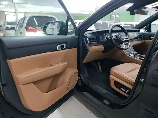Li Auto ONE — Фото автомобиля 15
