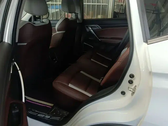 Geely Boyue — Фото автомобиля 16