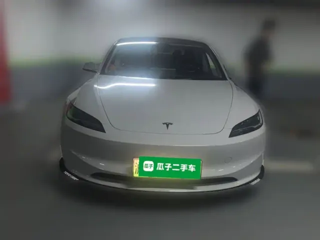Tesla Model 3 — Фото автомобиля 2