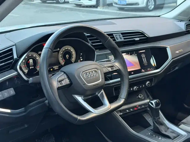 Audi Q3 — Фото автомобиля 14