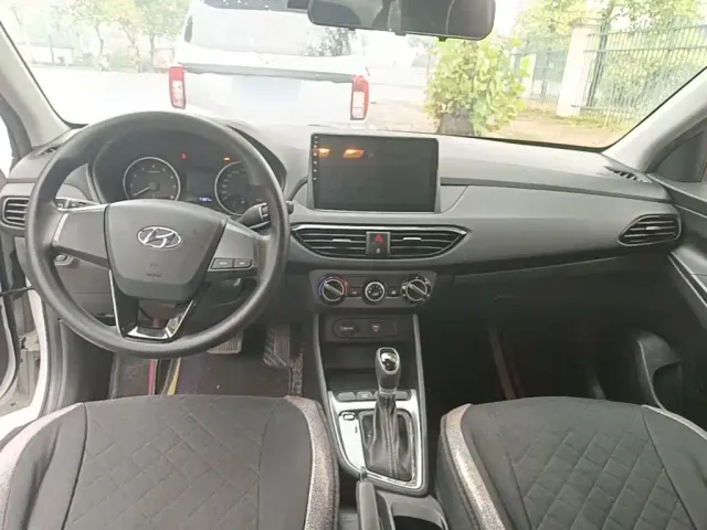 Hyundai Elantra — Фото автомобиля 9